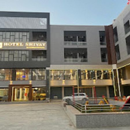 Hotel Shivay International Tharad ภายนอก รูปภาพ
