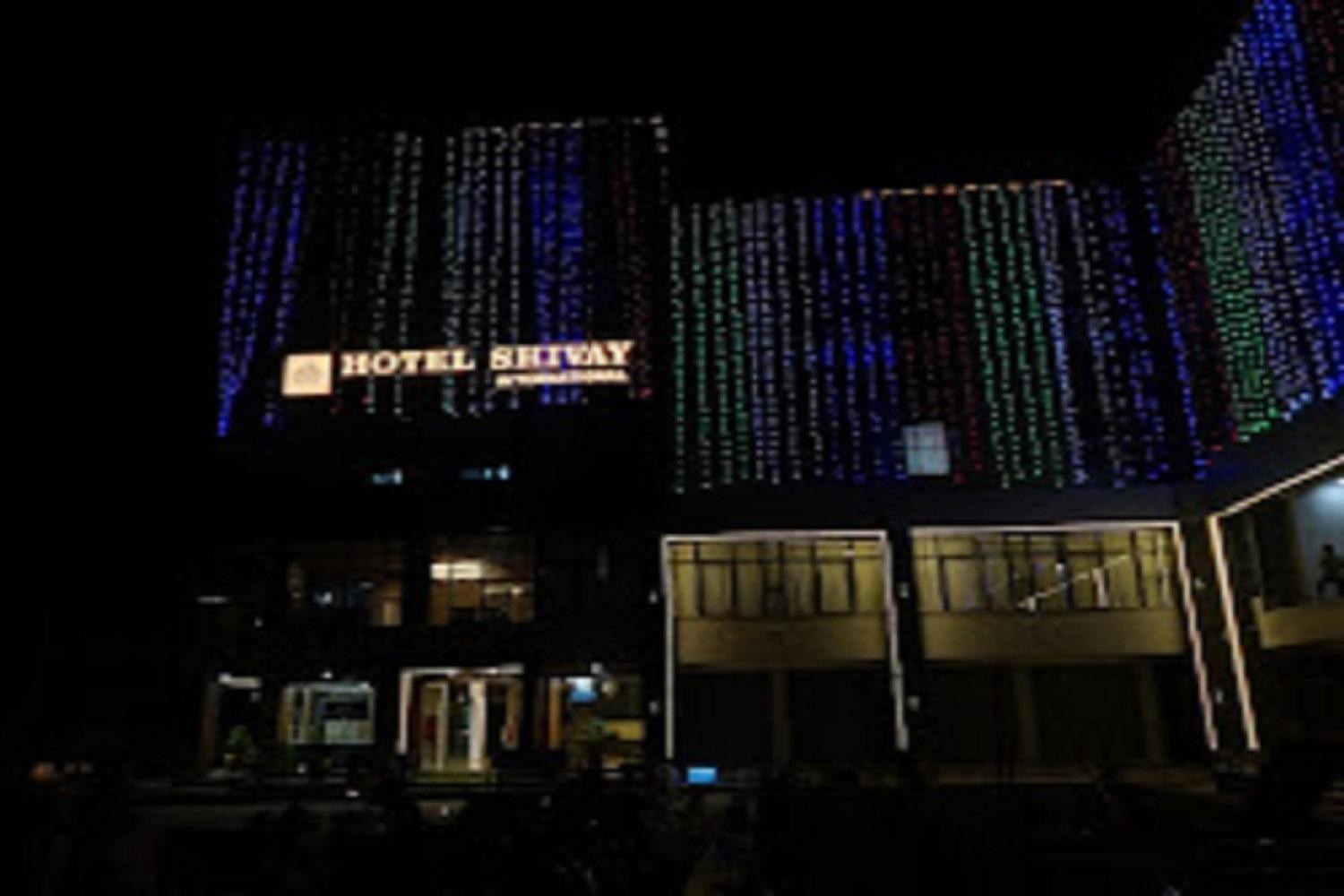 Hotel Shivay International Tharad ภายนอก รูปภาพ